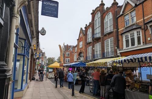 Rugby Casa | Rugby town centre house close to rugby train station and rugby school