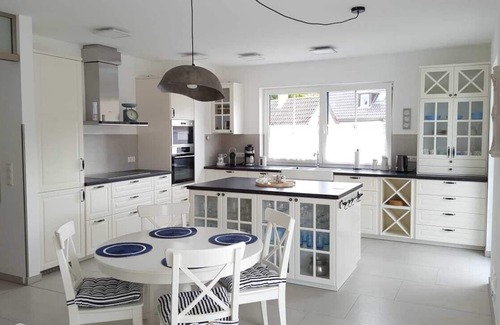 Dranske Apartamento | Rügen Flair se encuentra con Charme de paja. Casa de verano que se siente pura en la nueva cabaña con techo de paja