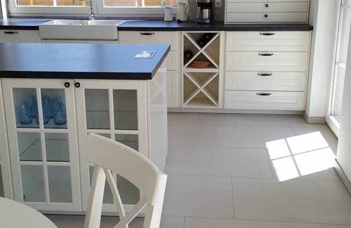 Dranske Apartamento | Rügen Flair se encuentra con Charme de paja. Casa de verano que se siente pura en la nueva cabaña con techo de paja