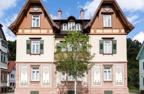 Baiersbronn Apartamento | Ruhestein Quartier - Charaktervolle Wohnung perfekt für Gruppen und Familien, ideal gelegen nahe der Gartenschau und dem Bhf, bestens geeignet für entspannte als auch akitve Aufenthalte in malerischer Umgebung