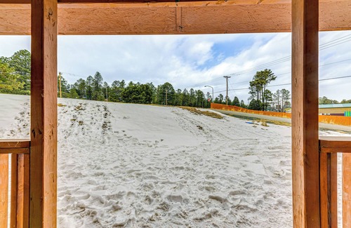 Ruidoso Apartamento | Ruidoso Home w/ Balcony ~ 16 Mi to Ski Apache!