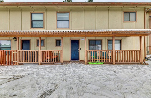 Ruidoso Apartamento | Ruidoso Home w/ Balcony ~ 16 Mi to Ski Apache!