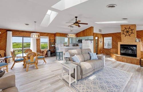 South Nags Head Casa | Runnin' Down A Dream: 2min Walk to Beach | Dogs OK