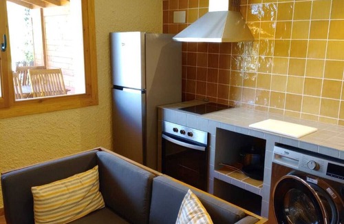 San Martin Sarroca Apartamento | Apartamento rural con jardín y piscina elevada.