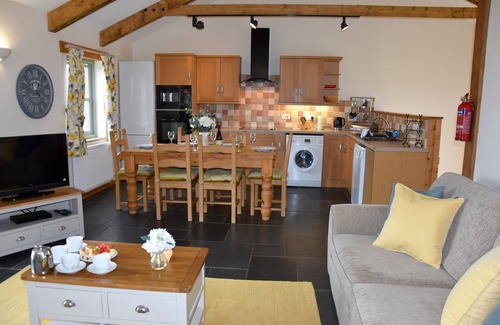 Grampound Cabaña | Casas rurales en el complejo rural 7 Lux, Hawthorn Cottage, con hermosas vistas al sur