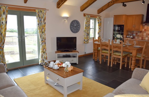 Grampound Cabaña | Casas rurales en el complejo rural 7 Lux, Hawthorn Cottage, con hermosas vistas al sur