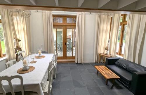 Chichester Casa | Rural Cottage Retreat, Near Goodwood Festival of Speed, Dog Friendly with Shared Outdoor Pool, gardens & Tennis, Free Parking! Chichester Holiday Properties