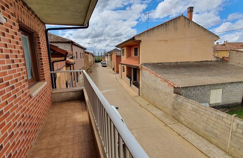 Gordoncillo Chalet De Esquí | ENTORNO RURAL, tierra de campos y viñedos.GORDONCILLO