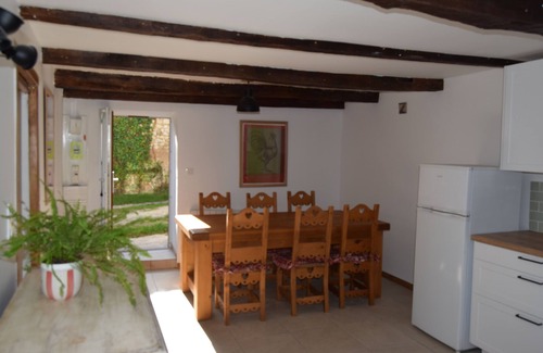 Saint-Martin-de-Riberac Cabaña | Rural cottage with pool, secluded garden