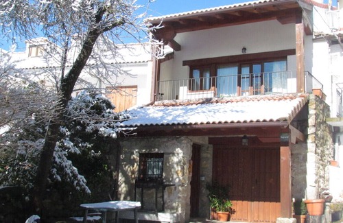 Navarredonda de Gredos Cabaña | Casa rural en la Sierra de Gredos, terraza con vistas a la Sierra, petfriendly