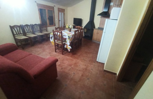 Alcalá del Júcar Cabaña | Casa Rural "casa del cerro " barbacoa chimenea patio 350m, playa de río 5min