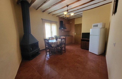 Alcalá del Júcar Cabaña | Casa Rural "casa del cerro III" barbacoa chimenea patio 350m, playa de río 5min