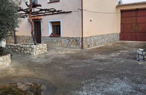 Alcalá del Júcar Cabaña | Casa Rural "casa del cerro III" barbacoa chimenea patio 350m, playa de río 5min