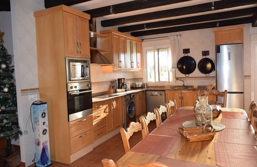 El Robledo Chalet De Esquí | Casa rural, en el entorno al Parque Nacional de Cabañeros (apta para mascotas)