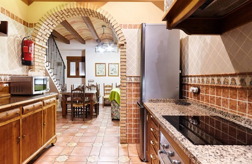 Martos Casa | Casa rural 'La Acacia' con piscina privada, Wi-Fi y aire acondicionado