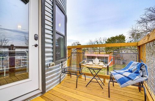 Dennis Cabaña | 9 Mi to Dtwn Granbury: Getaway w/ Water Views