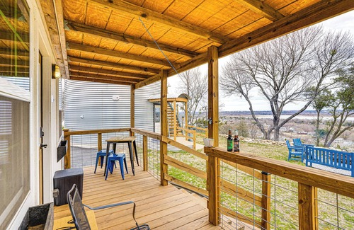 Dennis Cabaña | 9 Mi to Dtwn Granbury: Getaway w/ Water Views