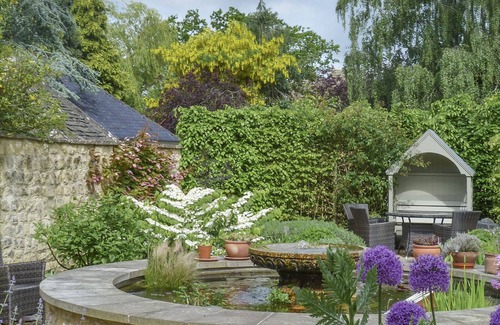 Broadway Cabaña | Russell Court Cottage Historic 18th-Century Cotswold Retreat in Central Broadway