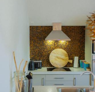 Russell Casa | Russell Wharf House - York Street Apartment