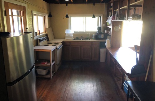 Towanda Cabina | Rustic 2-bedroom cabin on Mountain Lake, Towanda PA