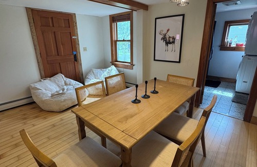 Northfield Casa | Rustic 4-bedroom house in university town of Northfield. Centrally located.