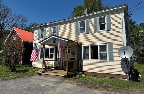 Northfield Casa | Rustic 4-bedroom house in university town of Northfield. Centrally located.