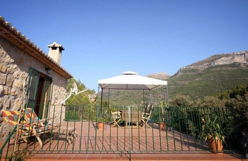 Castell de Castells Apartamento | Apartamento rústico en España rural cerca de ciudades, pueblos y playas.