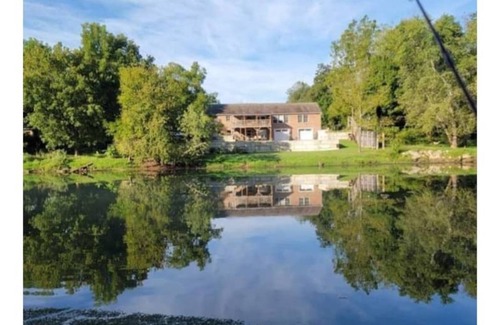 Watauga Apartamento | Rustic Basement Cottage on the Watauga River