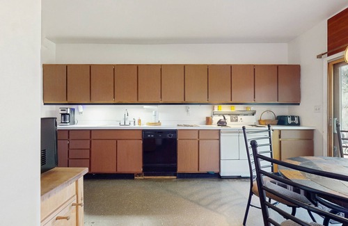 Michiana Casa | Rustic beach cottage with partial lake views, grill, & WiFi - great location