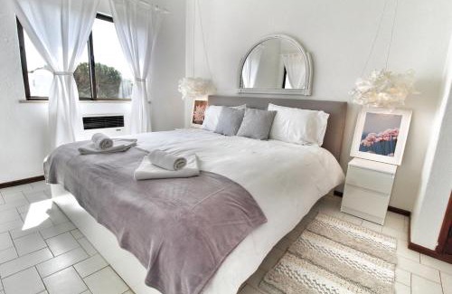 Alporchinhos Casa | Rustic Beach House at the Cliff T3 | C218