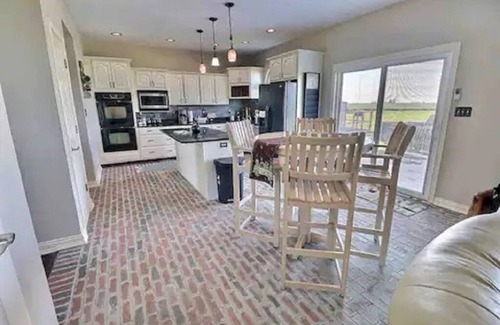 Templeton Cabina | Rustic Cabin-Farmhouse Vibe Secluded with Hot Tub