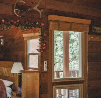 Sedona Casa | Rustic Cabin for 2 in Oak Creek Cabin Sycamore