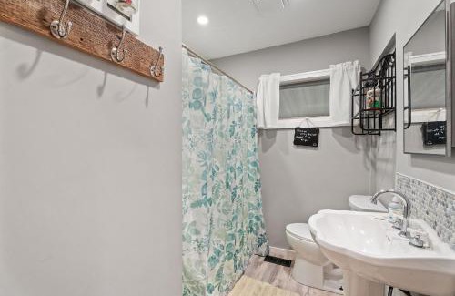 Beaver Dams Apartamento | Rustic Cabin Getaway Close to Everything Fun!