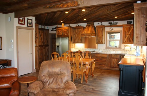 Newcastle Cabina | Rustic Cabin on 40 Acre Working Cattle Ranch ~Wineries Hiking Family friendly~
