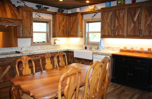 Newcastle Cabina | Rustic Cabin on 40 Acre Working Cattle Ranch ~Wineries Hiking Family friendly~