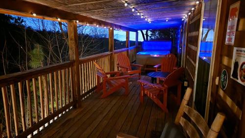Gatlinburg - Pigeon Forge Villa | Rustic Cabin