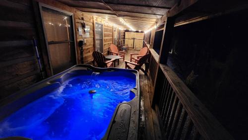 Gatlinburg - Pigeon Forge Villa | Rustic Cabin