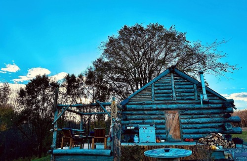 Ellsworth Cabina | Rustic Cabin with Stunning Views and Walking Paths