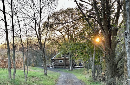 Ellsworth Cabina | Rustic Cabin with Stunning Views and Walking Paths