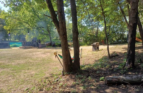 Welch Alquiler De RV | Rustic campground in charming Welch with WiFi access