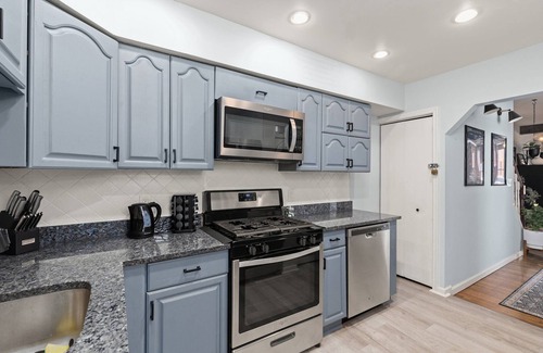 Canton Casa | Rustic Canton Townhouse: 2 Bed, 2 Bath with Stunning Rooftop Deck