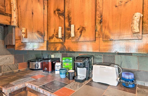 Caroga Lake Cabaña | Rustic Caroga Lake Retreat: Fish, Hike & Ski!