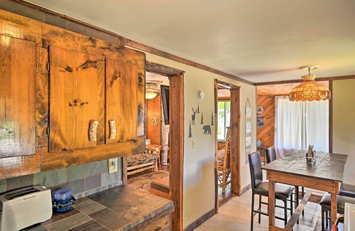 Caroga Lake Cabaña | Rustic Caroga Lake Retreat: Fish, Hike & Ski!
