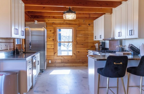 Gallatin Cabina | Rustic Charm Meets Modern Comfort – Cozy 3-Bedroom Retreat in Gallatin