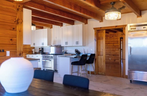 Gallatin Cabina | Rustic Charm Meets Modern Comfort – Cozy 3-Bedroom Retreat in Gallatin