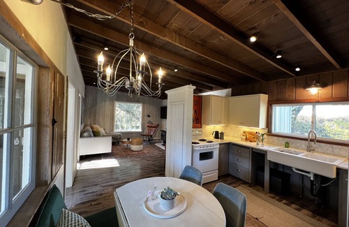 Geyserville Cabaña | Rustic Cottage Charm