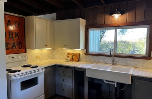 Geyserville Cabaña | Rustic Cottage Charm