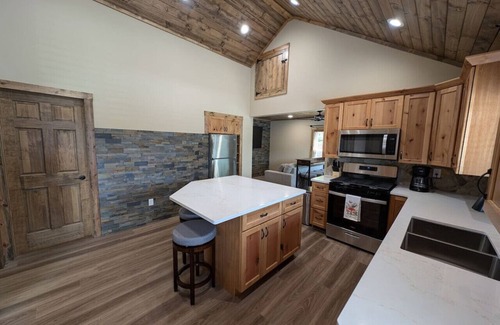 Twin Lakes Apartamento | Rustic Cottage Downtown Twin Lakes