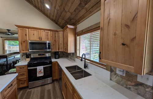 Twin Lakes Apartamento | Rustic Cottage Downtown Twin Lakes