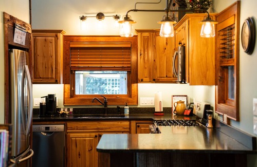 Blowing Rock Casa | Rustic & cozy, 3 decks w/ loft, 10 min to downtown